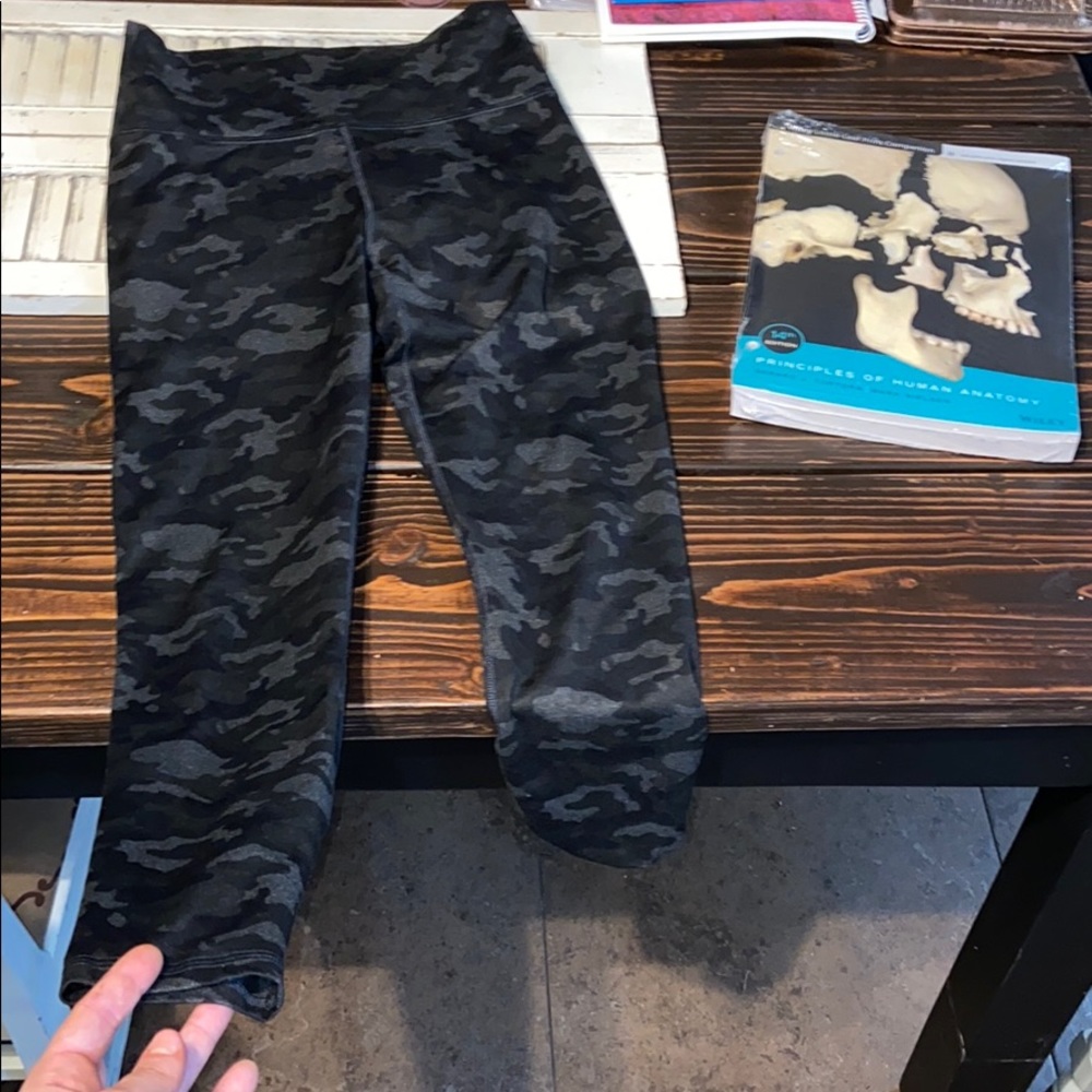 Fabletics leggings - Picture 2 of 4